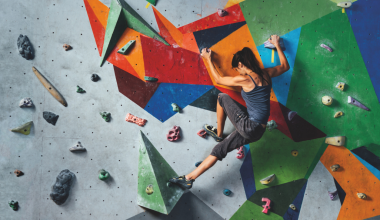 Bouldering: Το άθλημα που μετατρέπει τους τοίχους σε πεδίο πρόκλησης