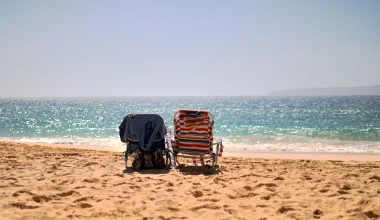 Σε ποιες παραλίες της Αττικής απαγορεύτηκε η κολύμβηση σύμφωνα με νέα εγκύκλιο