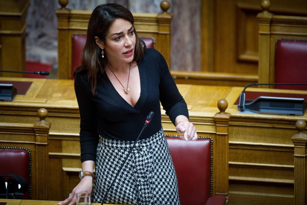 Ξεκάθαρη ομολογία από την Δ.Μιχαηλίδου: «Δεν υπάρχει η ελληνική οικογένεια του μέλλοντος»!  (βίντεο)