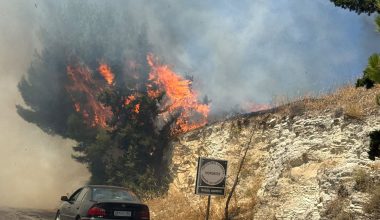 Σε επιφυλακή όλο το Ρέθυμνο: Εκτός ελέγχου οι πυρκαγιές – Εκκενώνεται η Αγία Γαλήνη των 2.000 τουριστών! (βίντεο)