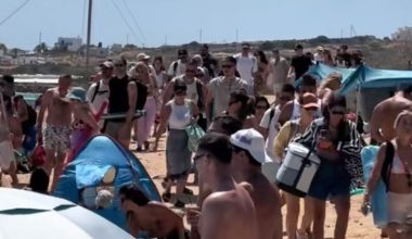 Κουφονήσια: Η διάσημη παραλία που «βούλιαξε» από κόσμο – Οι εικόνες που προκάλεσαν αντιδράσεις (βίντεο)