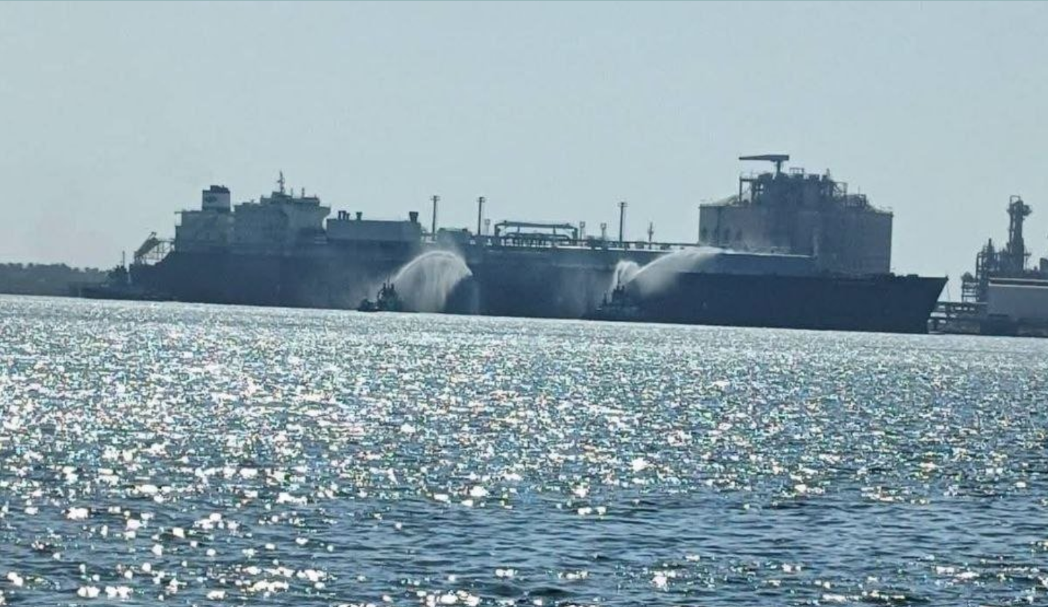 Πρωτοφανές πλήγμα σε πλοίο LNG των ΗΠΑ στα νερά της Μεσογείου: Αναφορές ότι χτυπήθηκε από ιρανικό drone! (βίντεο)