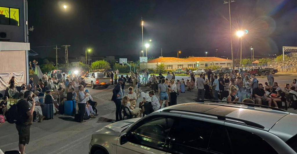 Στο Κλειστό Γυμναστήριο του Δήμου Φαιστού στις Μοίρες μεταφέρθηκαν εκατοντάδες πυρόπληκτοι και τουρίστες