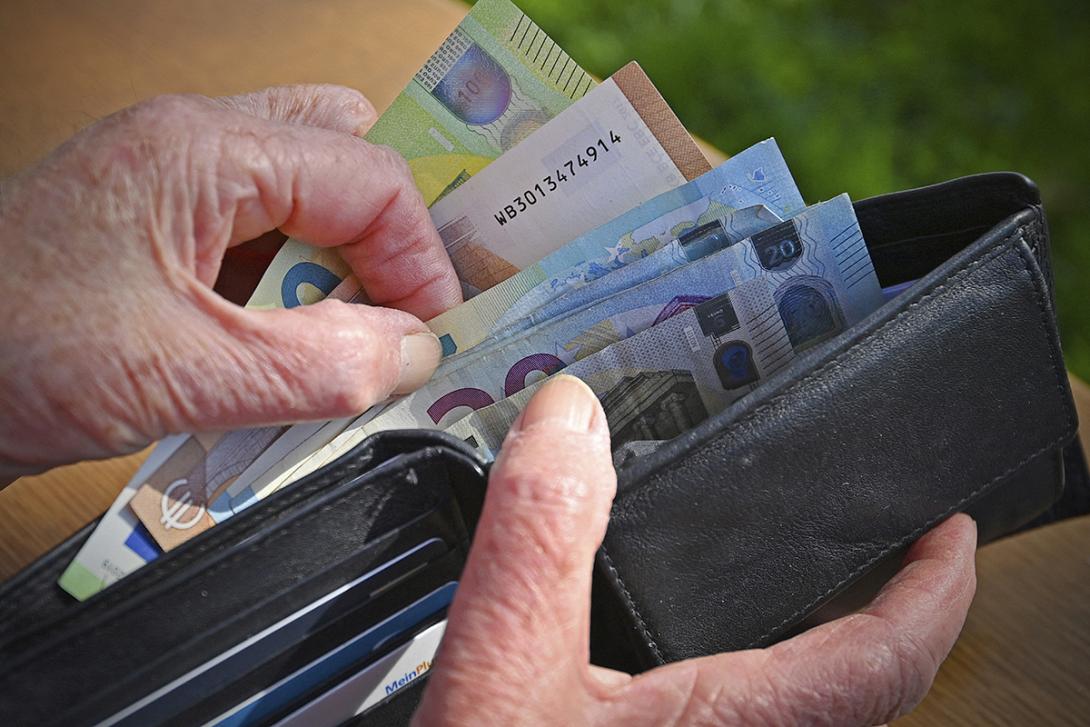 Έρχεται η «επαγγελματική ασφάλιση»! – Η κυβέρνηση μετακυλάει την ευθύνη στους εργαζόμενους: «Παίξτε τα λεφτά σας»!
