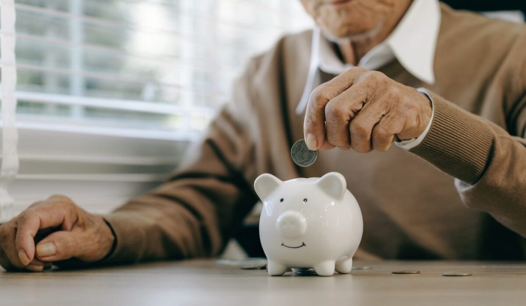 Χιλιάδες ελεύθεροι επαγγελματίες αντιμέτωποι με χαμηλές συντάξεις: Τα ποσά ανά ασφαλιστική κατηγορία