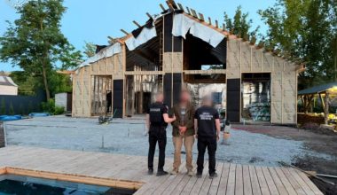 Oυκρανός διοικητής έβαλε 80 στρατιώτες να του κατασκευάσουν πολυτελή έπαυλη: Τους υποσχέθηκε ότι δεν θα πολεμήσουν!