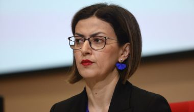 Ε.Αγαπηδάκη: Ξόδεψε 94 εκατ. ευρώ σε προγράμματα της UNICEF χωρίς ανάλυση δαπανών! – Πού πήγαν τόσα λεφτά;