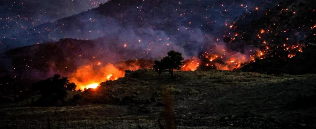 Συνεχίζεται η μάχη με τις φωτιές σε Ρέθυμνο, Πάρο, Κάλυμνο και Άνδρο – Δύσκολες συνθήκες λόγω των ισχυρών ανέμων