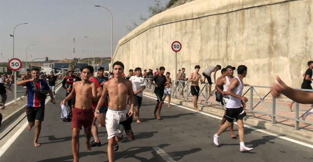 Θεούτα: Μετά την μαζική εισβολή χιλιάδων παράνομων μεταναστών η Μαδρίτη στέλνει τον στρατό