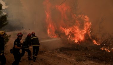 Διεθνή ΜΜΕ για τις φονικές πυρκαγιές στην Ελλάδα: «Η Ευρώπη φλέγεται – Θρήνος για τους πυροσβέστες που χάθηκαν»