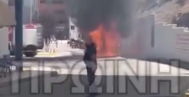 Στιγμές τρόμου στο νοσοκομείο Καβάλας: Λεωφορείο τυλίχθηκε στις φλόγες (βίντεο)