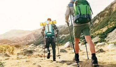 Περπάτησε 16 χιλιόμετρα με μπατόν καρφωμένο στην πλάτη για να αποφύγει τη διάσωση με ελικόπτερο
