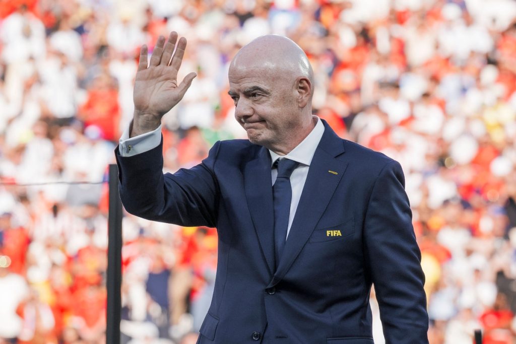 FIFA: «Δεν πουλάμε το Μουντιάλ – Διασφαλίζουμε τα έσοδα για το ποδόσφαιρο»