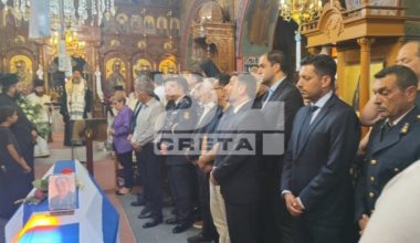 Ξεκίνησε η εξόδιος ακολουθία του 58χρονου πυροσβέστη που έχασε τη ζωή του στη φωτιά του Ρεθύμνου