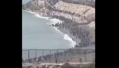Θέουτα: Χιλιάδες παράνομοι μετανάστες πέρασαν από Μαρόκο – «Κατάσταση έκτακτης ανάγκης» ζητά ο επικεφαλής (βίντεο)