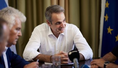 Κ.Μητσοτάκης: «Βαθιά θλίψη για τους πυροσβέστες που χάθηκαν – Δύσκολες ημέρες μπροστά μας με τις φωτιές»