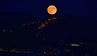 Εντυπωσιακή η πανσέληνος Ιουλίου: Το «Φεγγάρι του Κόκκινου Ελαφιού» μάγεψε τον ελληνικό ουρανό (φώτο)