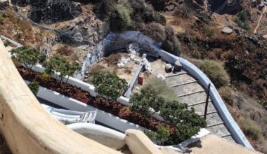 Σαντορίνη: Εγκλωβισμένοι τουρίστες στις ουρές για το τελεφερίκ μετά την κατολίσθηση στο Παλιό Λιμάνι