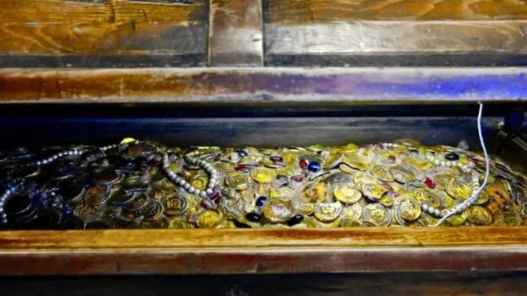 Οι άνθρωποι που βρήκαν θησαυρούς κατά τη διάρκεια απλών εργασιών στο σπίτι τους