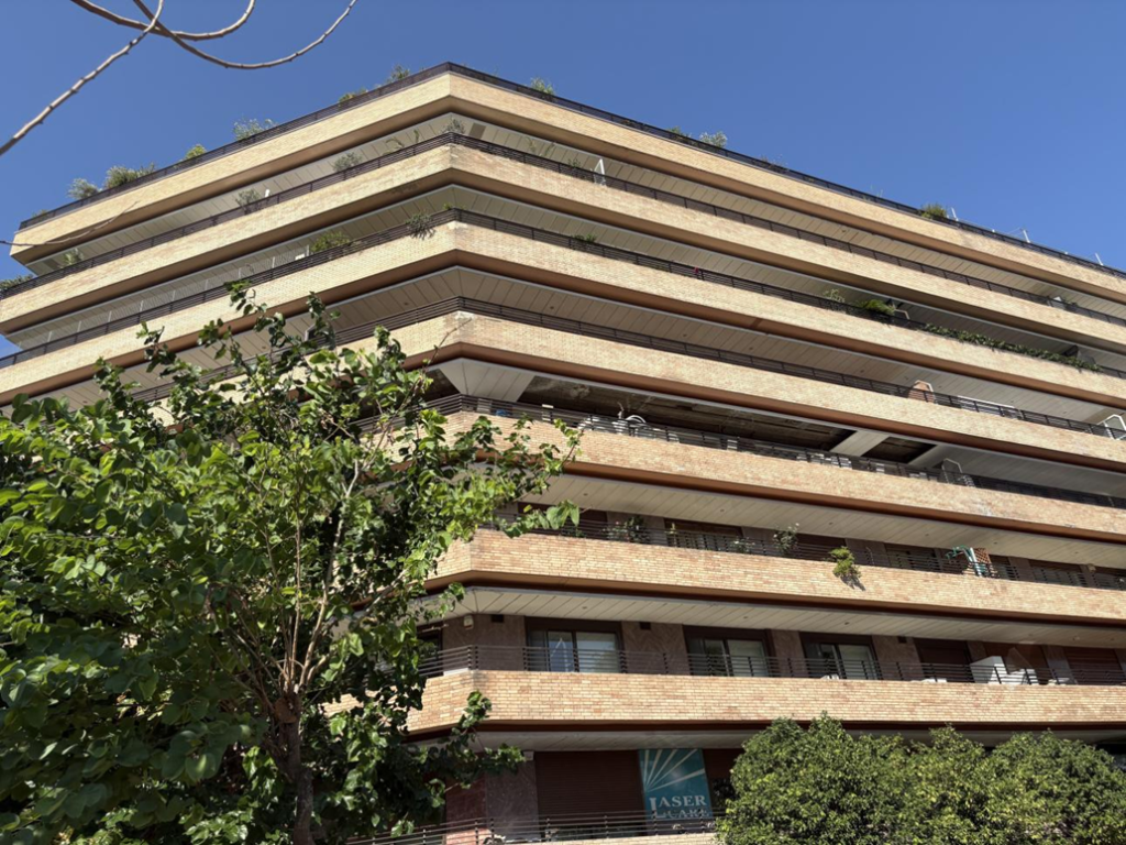 Έτσι είναι σήμερα η πολυκατοικία από τη θρυλική σειρά «Το Ρετιρέ» (φώτο)