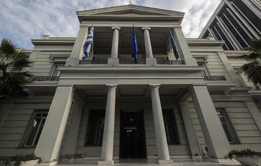 Το ΥΠΕΞ καταδικάζει τις ρωσικές επιθέσεις στην Ουκρανία και τη παραβίαση των συνόρων της Πολωνίας