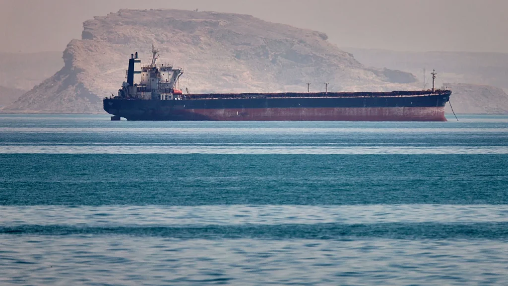 Στενά του Ορμούζ: Οι IRGC ανακοίνωσαν πως κτύπησαν δύο τάνκερ τα οποία βρίσκονταν υπό αμερικανική συνοδεία