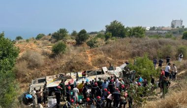 Θανατηφόρο τροχαίο στην Αλγερία: 25 νεκροί μετά από ανατροπή λεωφορείου – Μάζευαν τις σορούς από γκρεμό (βίντεο)