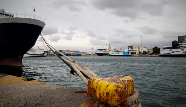 Απαγορευτικό απόπλου από Ραφήνα και Λαύριο λόγω των θυελλωδών ανέμων: Ποια δρομολόγια πραγματοποιούνται από Πειραιά