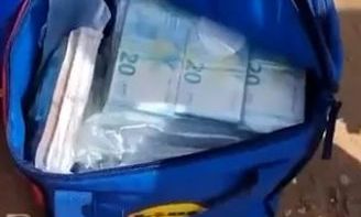 Σικελία: Μυστήριο με σακούλες γεμάτες δεσμίδες χαρτονομισμάτων που ξεβράστηκαν σε παραλία (βίντεο)