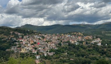 Το χωριό όπου οι κάτοικοι ζουν πάνω από 100 χρόνια – Αυτό είναι το μυστικό τους!