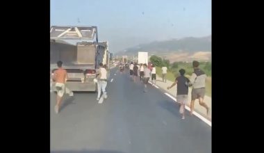 Βίντεο-σοκ από τη Θέουτα: Καταγγελίες ότι Μαροκινοί χωροφύλακες συνοδεύουν μετανάστες προς τα σύνορα