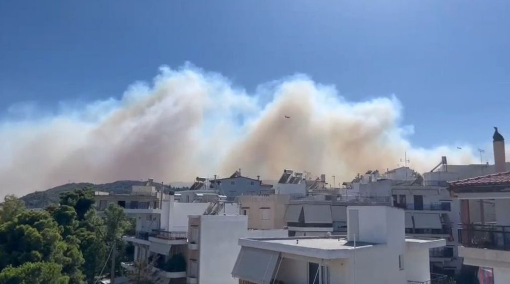 Πυρκαγιά στην Περιφερειακή Αιγάλεω: Έκτακτη διακομιδή 14 τροφίμων με αναπνευστικά από το Δαφνί στο Δρομοκαΐτειο