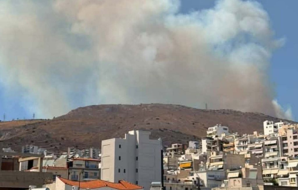 Φωτιά στην Περιφερειακή Αιγάλεω: 112 για εκκένωση σε Αφαία και Άνω Δάσος Χαϊδαρίου προς Περιστέρι