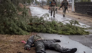 Σκληρές εικόνες: Οι Ρώσοι εξόντωσαν ομάδα Ουκρανών και έδειξαν γιατί εμπιστεύονται στο έπακρο τα FPV (βίντεο)