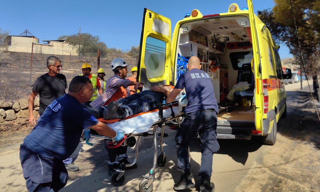 Σοβαρός τραυματισμός για υπάλληλο στον ΔΕΔΔΗΕ εξαιτίας της πυρκαγιάς στην Αργολίδα – Δείτε φωτογραφίες