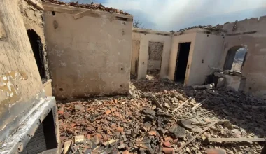 Πύρινη «κόλαση» στο Πόρτο Γερμενό: Πάνω από 100 σπίτια έγιναν στάχτη – «Χάθηκαν οι κόποι μιας ζωής» λένε κάτοικοι