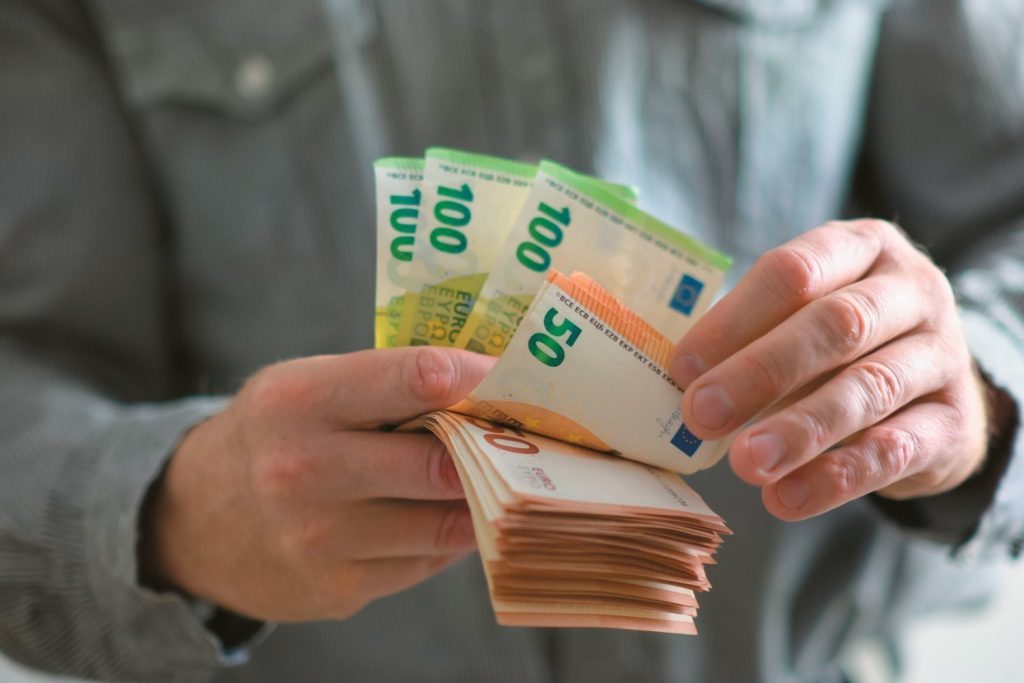 7 στους 10 με καταθέσεις κάτω των 1.000 ευρώ: Το οικονομικό «γονάτισμα» της κοινωνίας μας σε ένα στατιστικό…