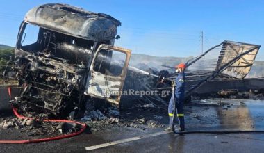 Φονική σύγκρουση φορτηγών στην Ε.Ο. Αθηνών-Λαμίας: Σκοτώθηκε ο οδηγός του ενός Ι.Χ. – Φωτιά στο σημείο