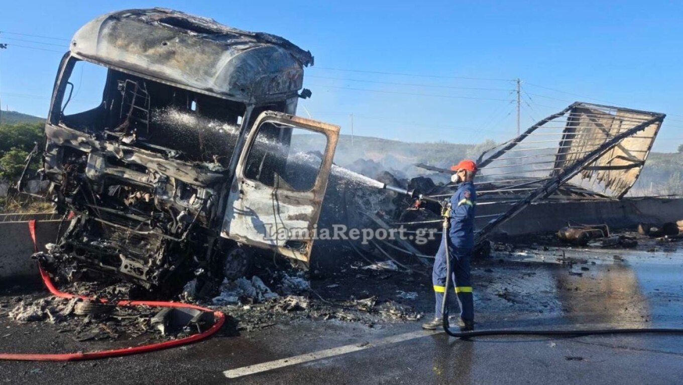 Φονική σύγκρουση φορτηγών στην Ε.Ο. Αθηνών-Λαμίας: Σκοτώθηκε ο οδηγός του ενός Ι.Χ. – Φωτιά στο σημείο