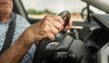 «Έρχονται» αλλαγές στα διπλώματα οδήγησης για τους άνω των 65 ετών – Τι εξετάζει η ΕΕ