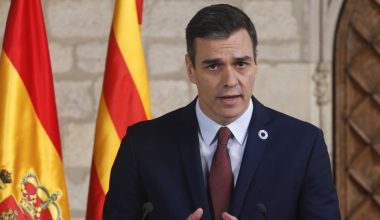 Σάλος με τον Πέδρο Σάντσεθ στην Ισπανία – Ανέβασε summer playlist εν μέσω κρίσης στη Θέουτα (βίντεο)