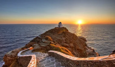 Σίφνος: Το κυκλαδίτικο νησί που συνδυάζει αυθεντικές διακοπές, γεύσεις και μαγευτικά τοπία
