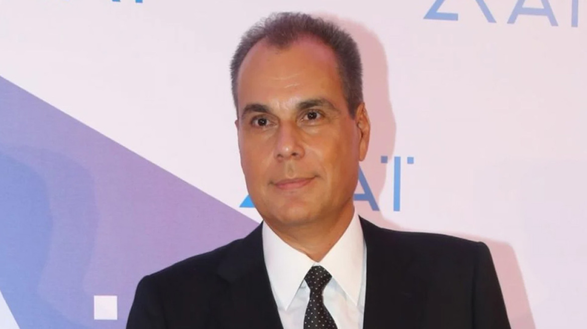 Ο Ν.Στραβελάκης συστήνει σε συνταξιούχους και εργαζόμενους να κάνουν… διακοπές στην βεράντα τους (βίντεο)