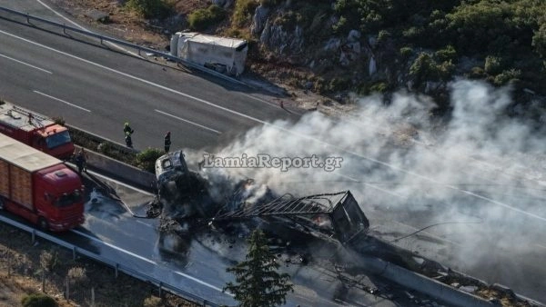 Αθηνών-Λαμίας: Σοκαριστικά πλάνα από drone της φονικής σύγκρουσης των δύο φορτηγών (φώτο-βίντεο)