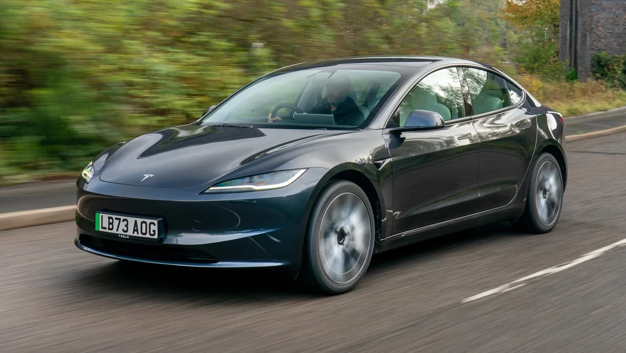 Ένοπλος άνοιξε πυρ κατά ζευγαριού σε Tesla: Δεν μπορούσαν να διαφύγουν επειδή το όχημα ήταν συνδεδεμένο στην πρίζα!