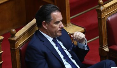 Καταγγελίες από νοσοκομειακό γιατρό κατά του Άδωνι Γεωργιάδη για φωτογραφικές αναθέσεις (εικόνες)