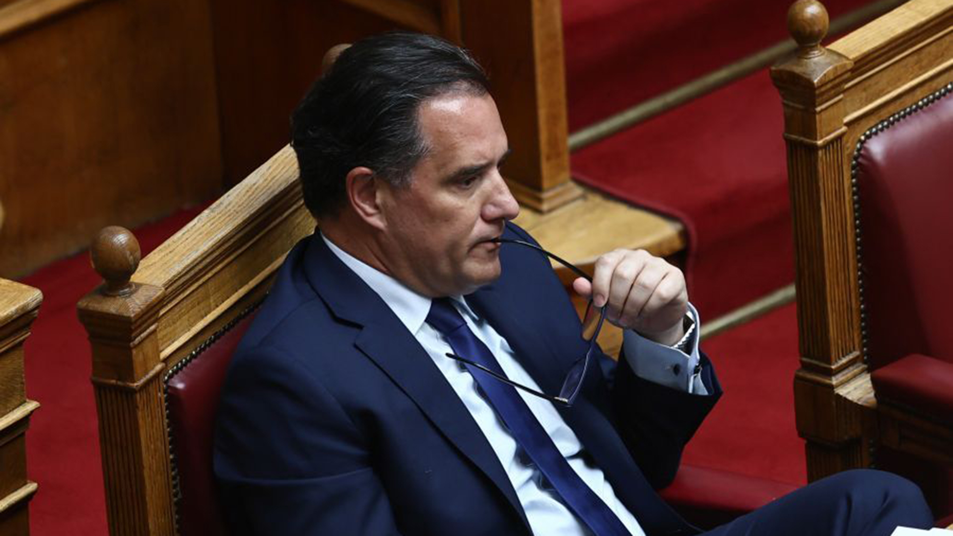 Καταγγελίες από νοσοκομειακό γιατρό κατά του Άδωνι Γεωργιάδη για φωτογραφικές αναθέσεις (εικόνες)