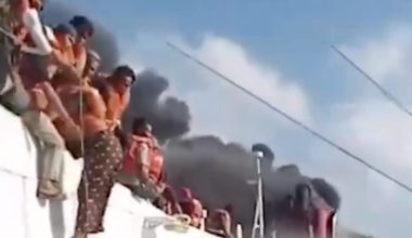 Θρίλερ ανοιχτά της Ινδονησίας: Φωτιά σε πλοίο με 271 επιβάτες – Τουλάχιστον 5 νεκροί και 41 αγνοούμενοι (βίντεο)