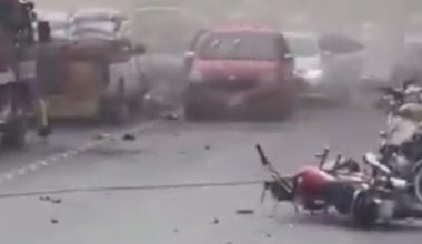 Πακιστάν: Επίθεση αυτοκτονίας έξω από αστυνομικό τμήμα – Τουλάχιστον 14 νεκροί (βίντεο)