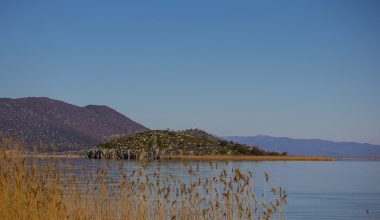 Σε ποια περιοχή της Ελλάδας βρίσκεται το νησί που δεν βρέχεται από θάλασσα: Γιατί απαγορεύεται να το επισκεφθείς